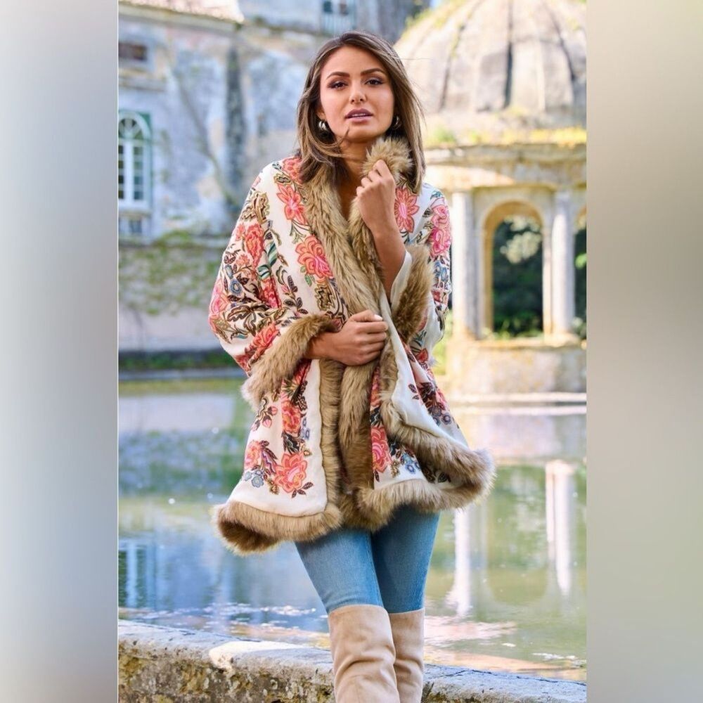 Boston Proper Boho Floral Print Faux Fur Trim Shawl Cape Shrug One Size NEW